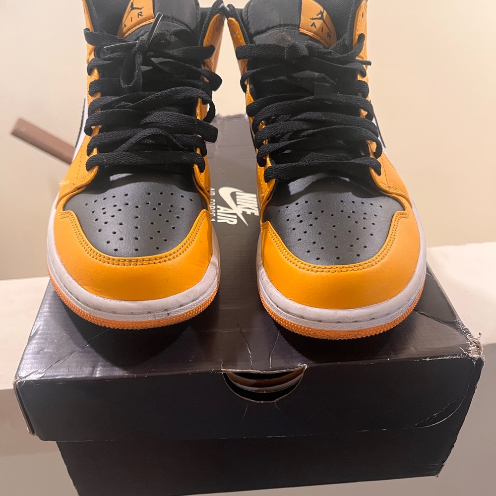 Jordan 1 Mid Taxi